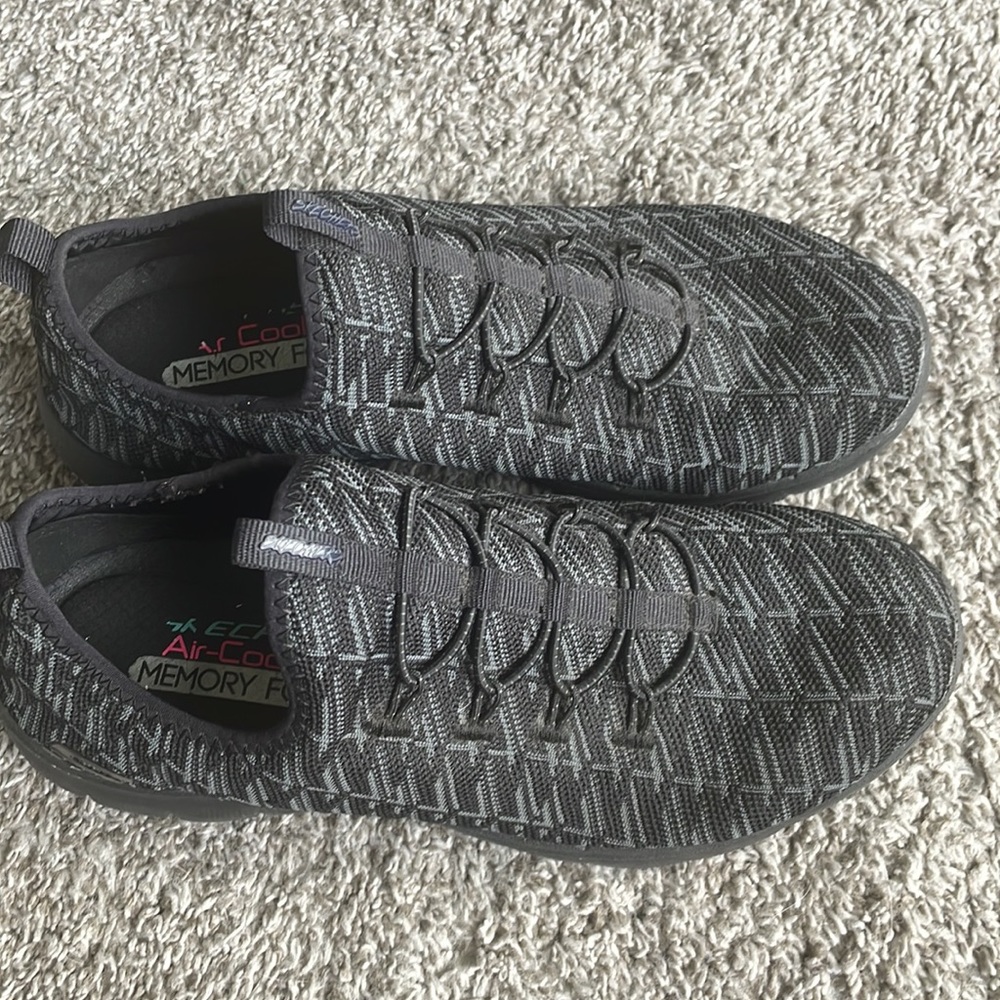 Women’s Sketchers Memory Foam sneakers